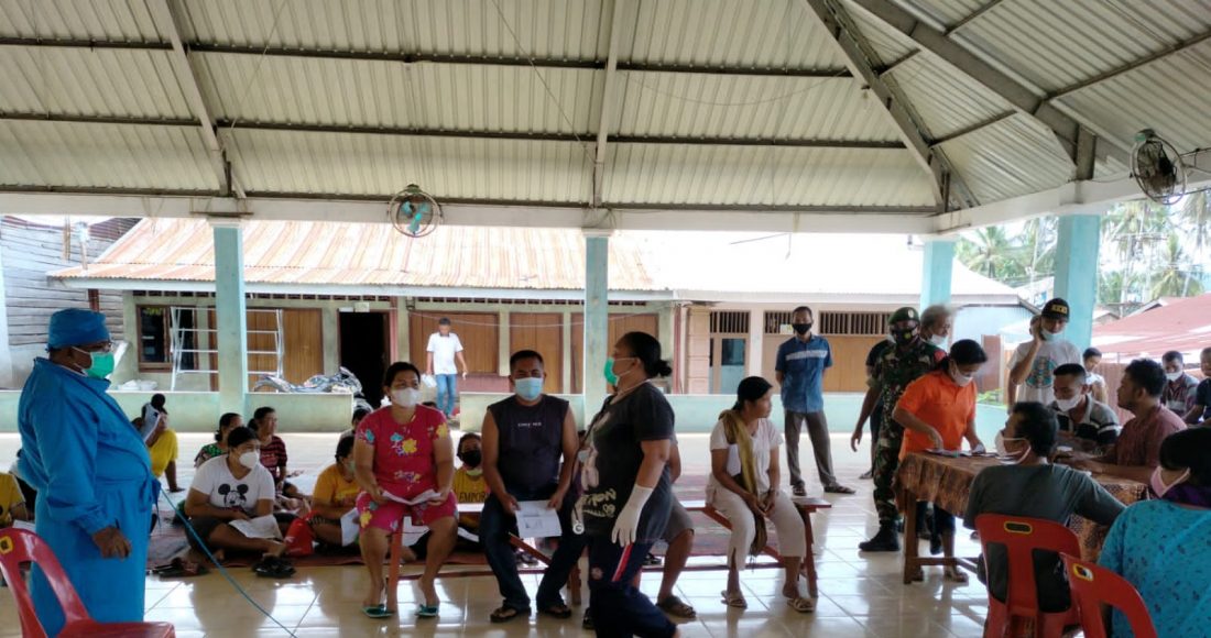 Babinsa Koramil 09/LB Laksanakan Pendampingan Vaksinasi Warga Kecamatan Laubaleng