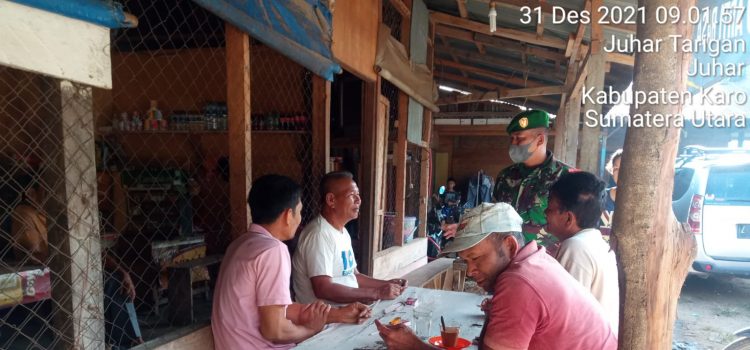 Babinsa Koramil 07/JH Berikan Himbauan Prokes Kepada Pengunjung Kedai Kopi